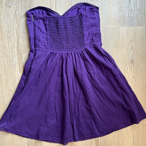 NWOT EXPRESS PURPLE FIT & FLARE STRAPLESS DRESS - Picture 2 of 3